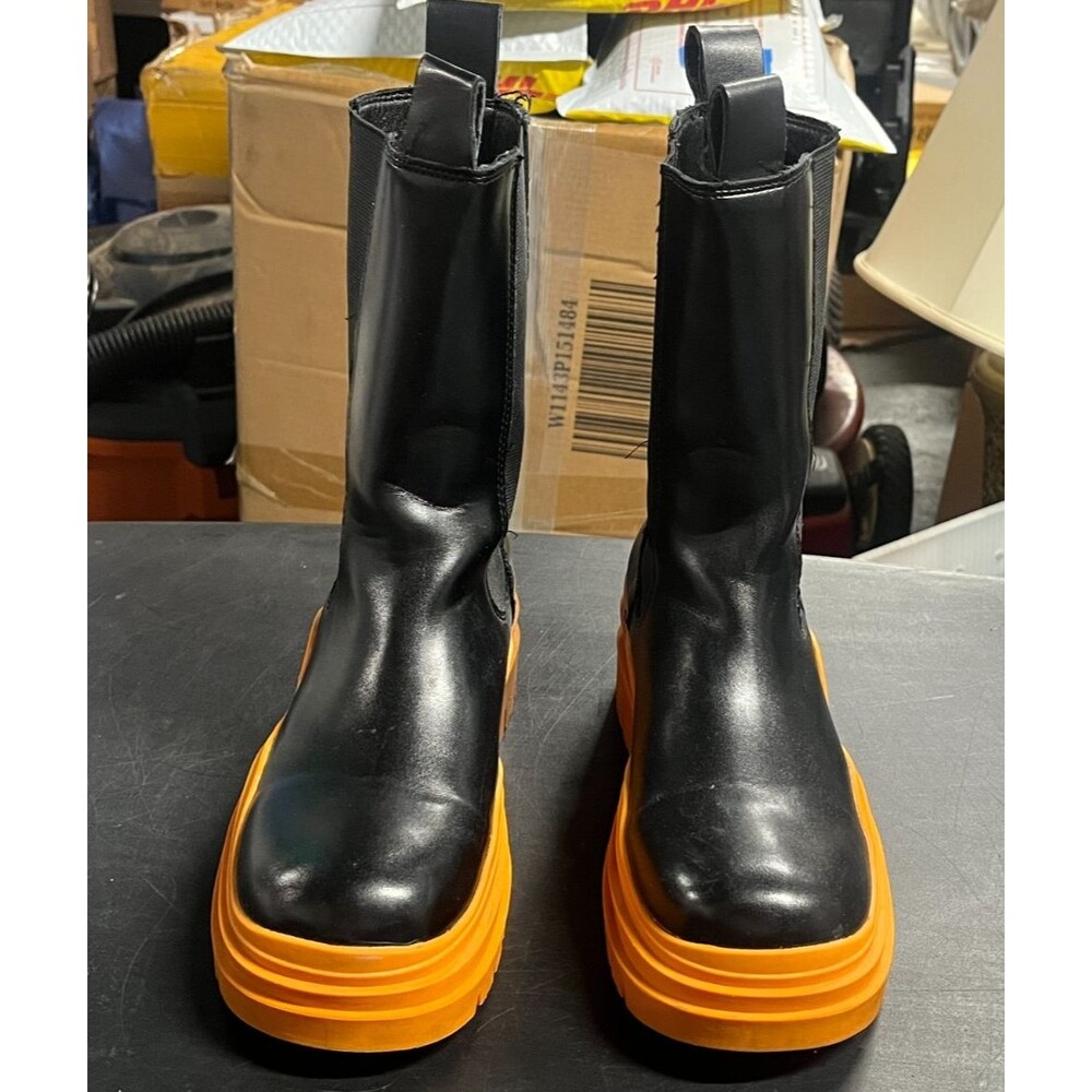 Bottega Veneta Tire Chelsea Boot in Black & Tangerine with Box EU 38/US 8 - Picture 2 of 16